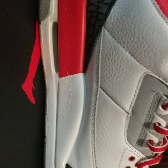 Air Jordan Retro 3 Fire Reds - Picture 7 of 8